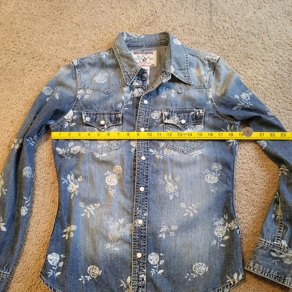 True Religion Blue Denim Shirt with Rose Designs M - Picture 5 of 6